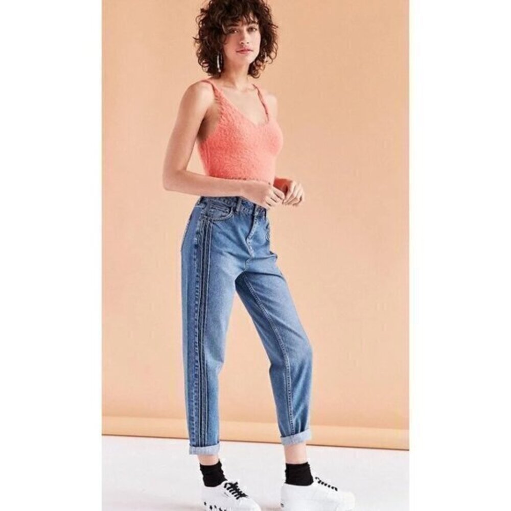 BDG Urban Outfitters High Waisted Mom Pintuck Jeans Medium Wash Size 26x32